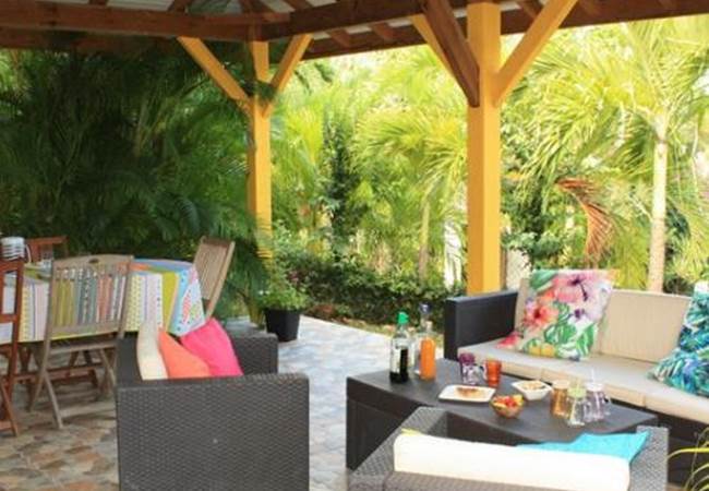 Carbet-tropical-espace-commun-chaleureux