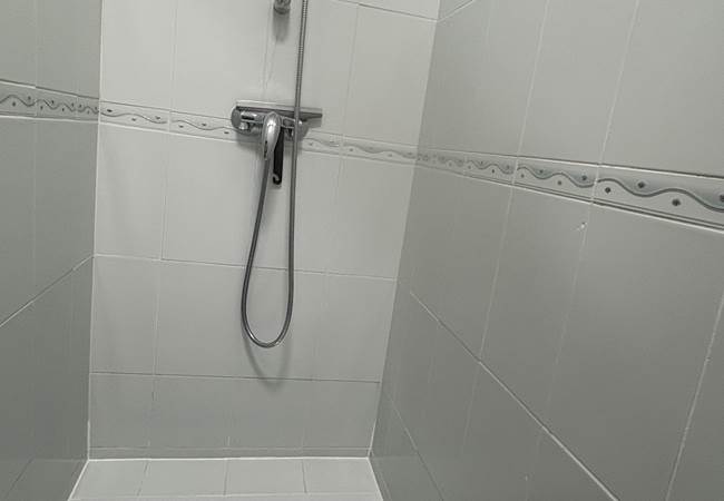 Salle de bain-douche à l'italienne-chambre verte