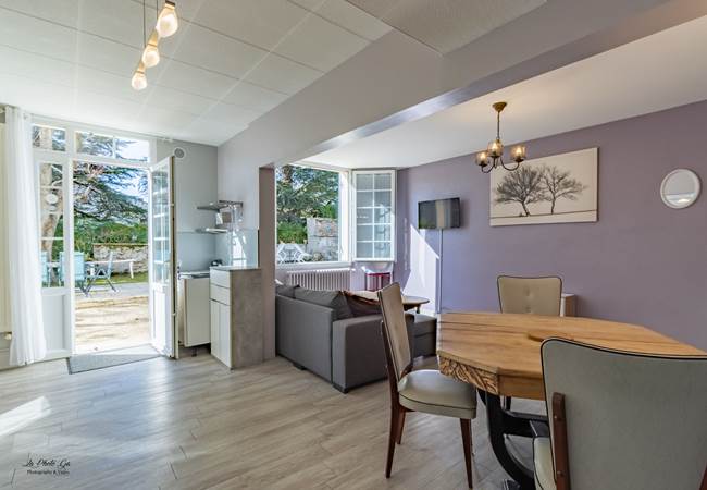 Salon-séjour-cuisine-appartement-Gîte Les Fleurs