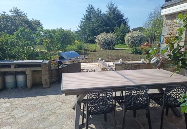 Terrasse et barbecue neuf