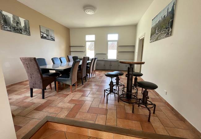 salle-a-manger-baden-location-maison-de-vacances-goupe-amis-famille