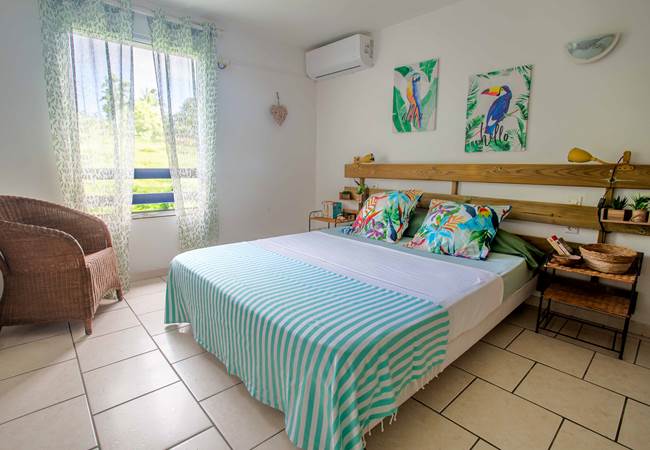 Gite-Bananier-chambre-parentale-detente