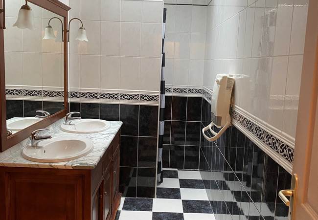 chambre-double-20m2-gite-hibou-proche-monfaucon-24130