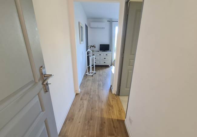 Le couloir menant à la chambre