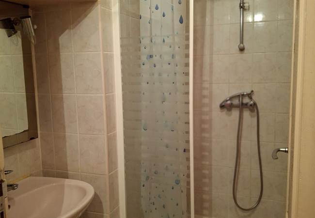 Salle d'eau 1er étage avec douche