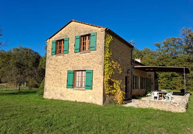 Maison en pierre du Périgord pour 8, jardin arboré non clos, grands espaces en bordure de forêt, vue campagne Dordogne, idéale en famille ou entre amis