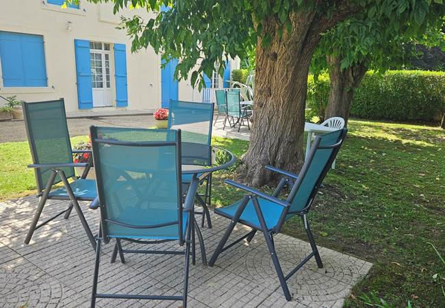 Terrasses-repas-lecture-Près de Saint Avit Saint Nazaire