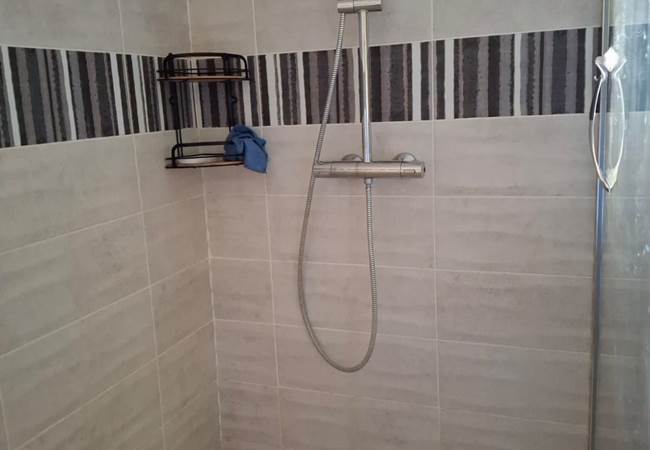 Grande douche italienne lumineuse, sdb du rdc