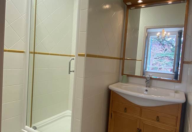 Salle de douche-chambre jaune-Les Deux Chênes-Le Fleix