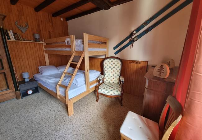 GRANDE CHAMBRE AVEC LITS SUPERPOSES