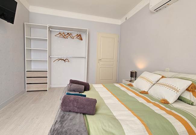 Chambre PMR-de plain-pied-accessible aux personnes à mobilité réduite