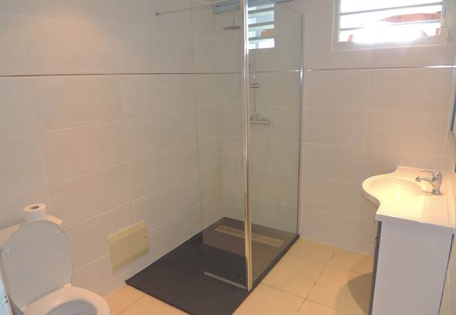 Salla de bain pour personne à mobilité réduite