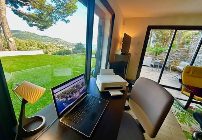 Espace bureau aménagé (sas PC)