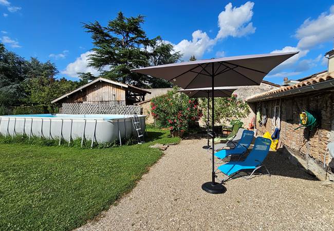 Piscine-parasols-plage-transat-Chambre d'hôte