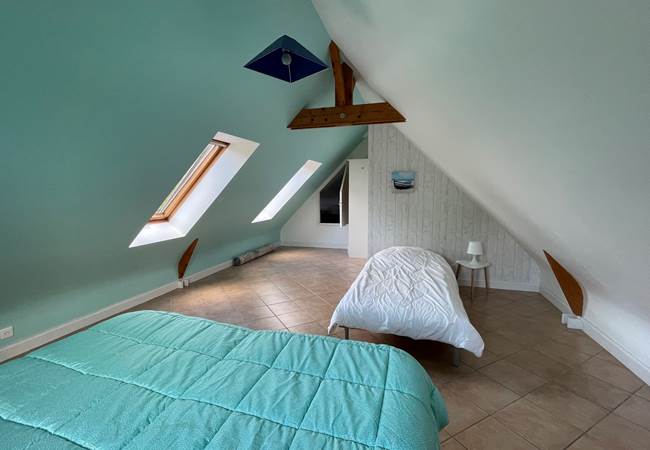 chambre_lit_king_size_vacances_amis_golfe_du_morbihan