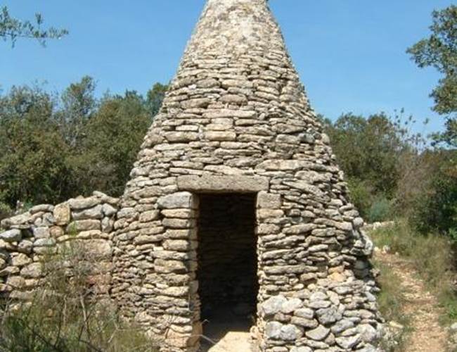garrigue-randonnée-capitelle