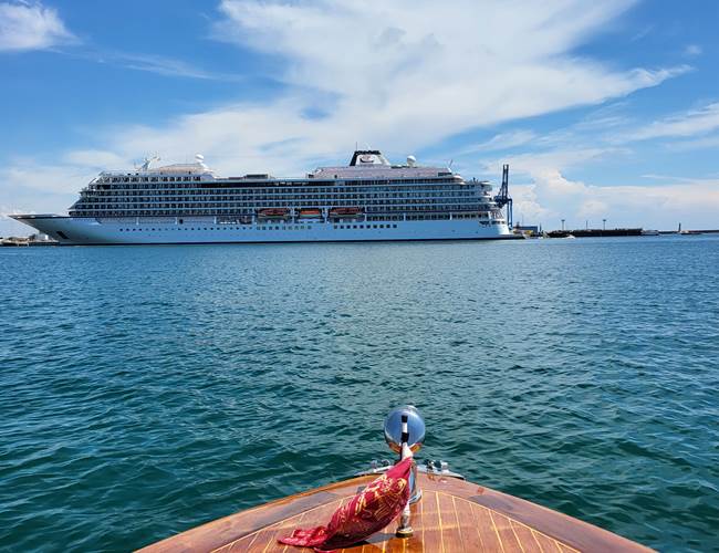 Géant des croisières, Sète