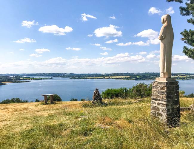 La vierge du Lac de Pareloup