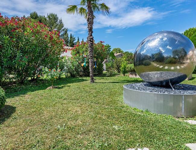 Fontaine-Jardin-Casa-Dina