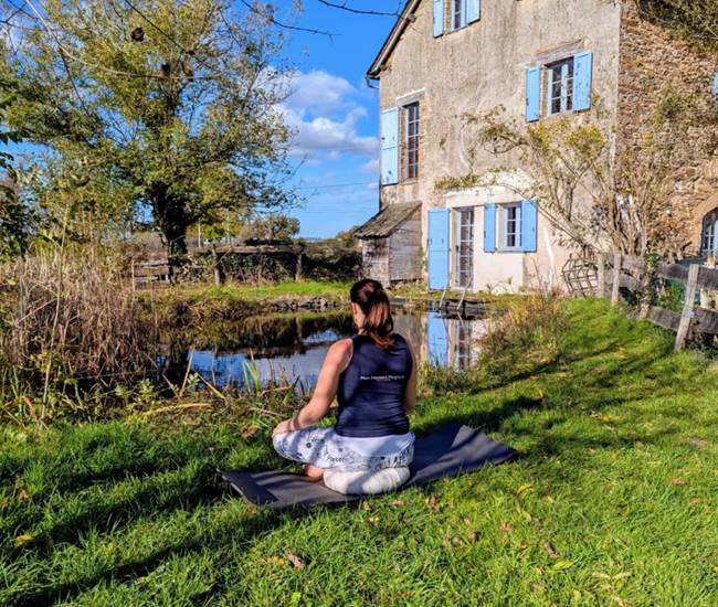 meditation-sophrologie-jardin-saisonnee-bien-etre-maison-hotes-aveyron.jpg-photo-page