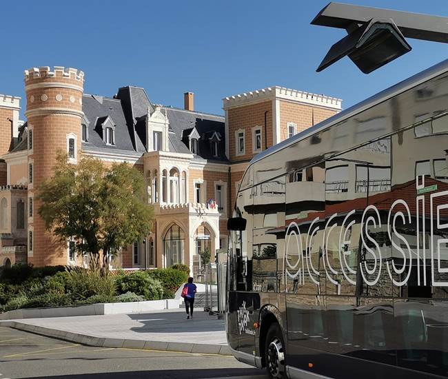 Réseau de transport Txik Txak devant l'Office du Tourisme - Ocean 7-photo-page