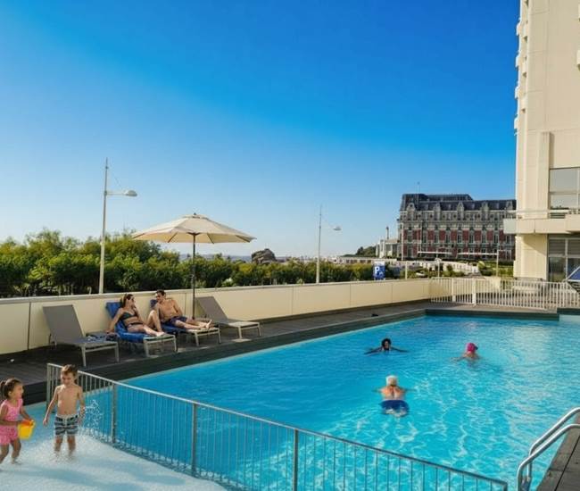 Piscine du Victoria Surf pour petits et grands-photo-page