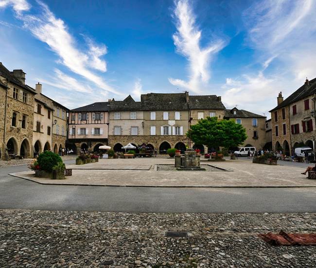 sauveterre-de-rouergue-bastide-proche-saisonnee-chambre-hotes-centres-aveyron.jpg-photo-page