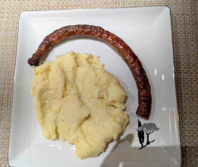 aligot-saucisse-saisonnee-specialite-aveyronnaise-table-hotes-centres.jpg-photo-page