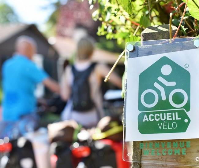 copyright : ©J. Damase)-photo-page