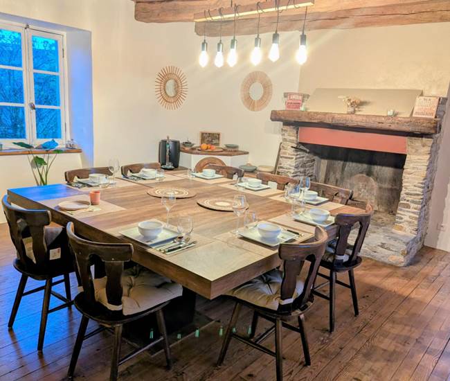 table-hotes-saisonnee-cheminee-repas-chaleureux-campagne-centres-aveyron.jpg-photo-page