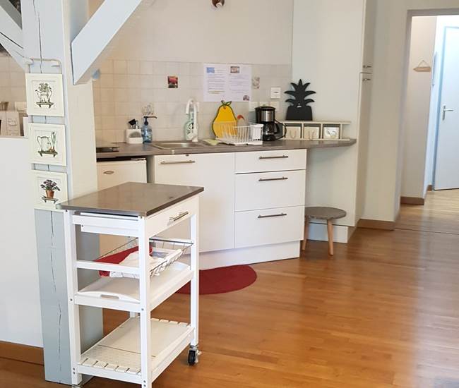 Un espace détente à l'étage avec coin cuisine aménagé pour un repas léger ou un pique-nique à préparer-photo-news