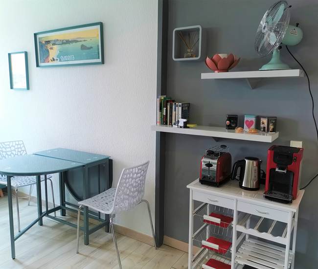 Table en verre dépliante 4 couverts ou table de travail et desserte équipée-photo-page