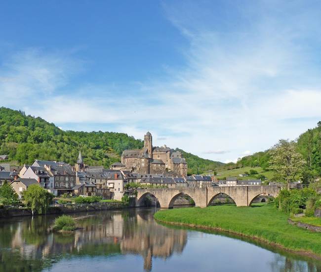estaing-village-classe-pont-vieux-proche-saisonnee-maison-hotes-aveyron.jpg-photo-page