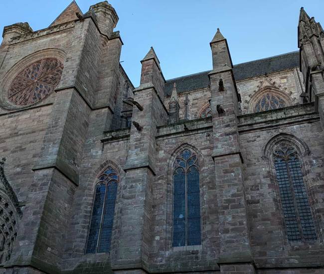 cathedrale-notre-dame-rodez-patrimoine-gothique-proche-saisonnee-chambres-hotes-aveyron.jpg-photo-page