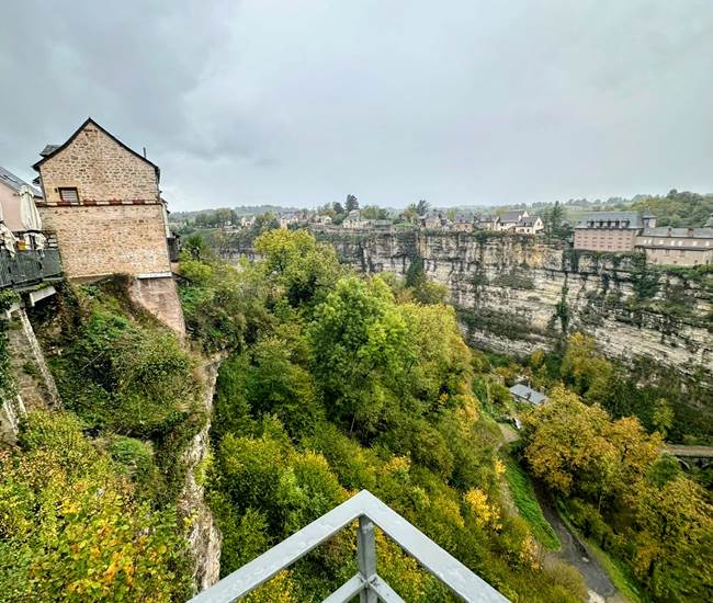 trou-de-bozouls-canyon-vue-panoramique-proche-saisonnee-chambres-hotes-aveyron.jpg-photo-page