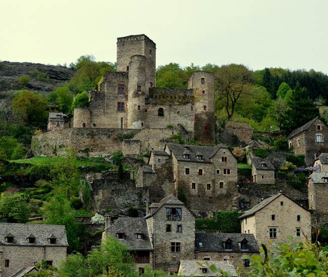 belcastel-village-medieval-proche-saisonnee-chambre-hotes-centres-aveyron.jpg-photo-page