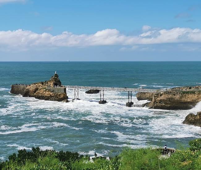 Le célèbre Rocher de la Vierge, à 800m d'OCEAN 7-photo-page