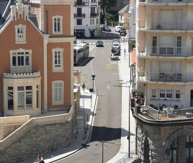 Vue depuis OCEAN 7 vers l'Office de tourisme-photo-page