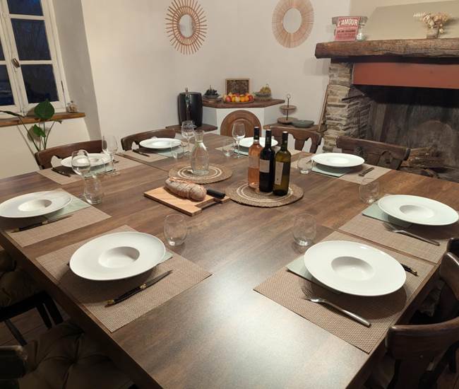 table-hotes-saisonnee-diner-produit-local-convivialite-centres-aveyron.jpg-photo-page