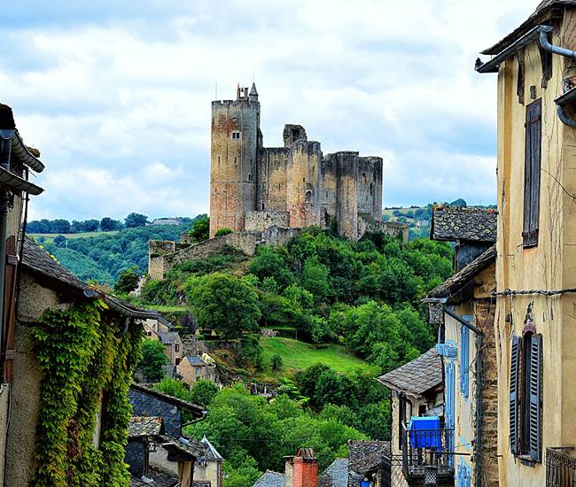 chateau-de-najac-forteresse-proche-saisonnee-gite-chambre-hotes-centres-aveyron.jpg-photo-page