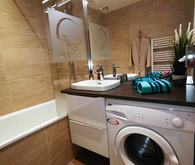 Salle de bain tout équipée-photo-page