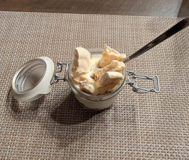 dessert-maison-saisonnee-tiramisu-meringue-table-hotes-centres-aveyron.jpg-photo-page