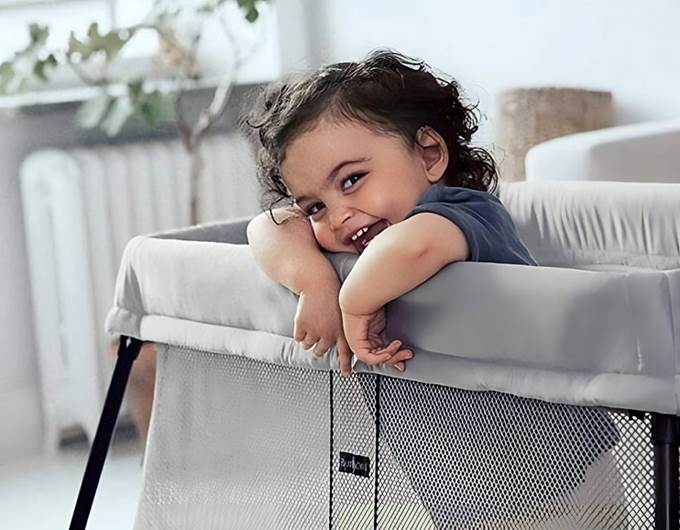 bebe-dans-un-lit-parapluie-1024x538_664684d3-6d30-482f-b2fc-2994249ab542-transformed