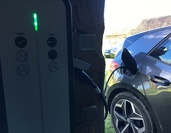 Borne de recharge électrique voiture et vélo