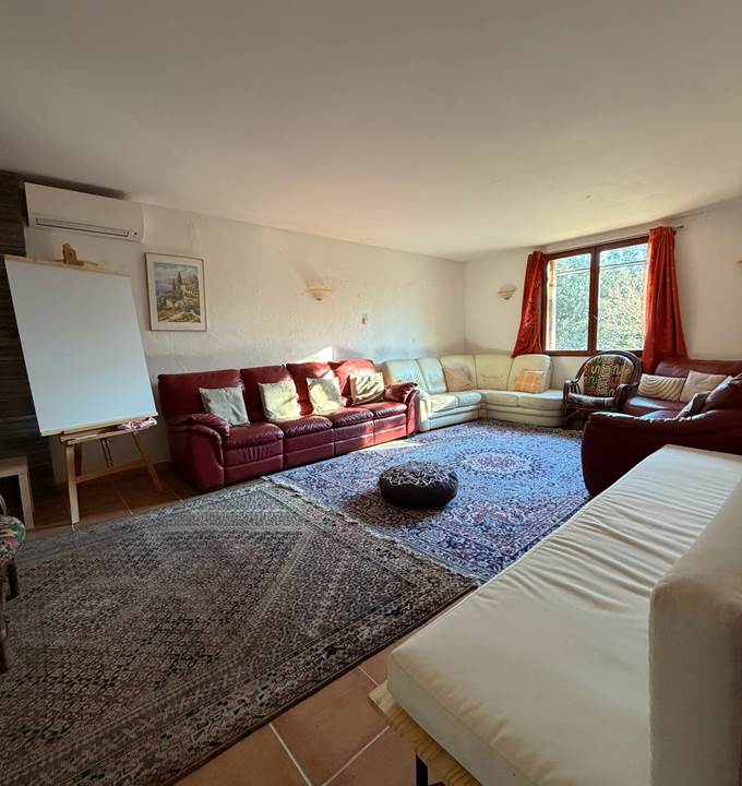 grand salon/salle de cours /dortoir
