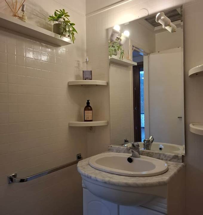 Salle de bain agréable 