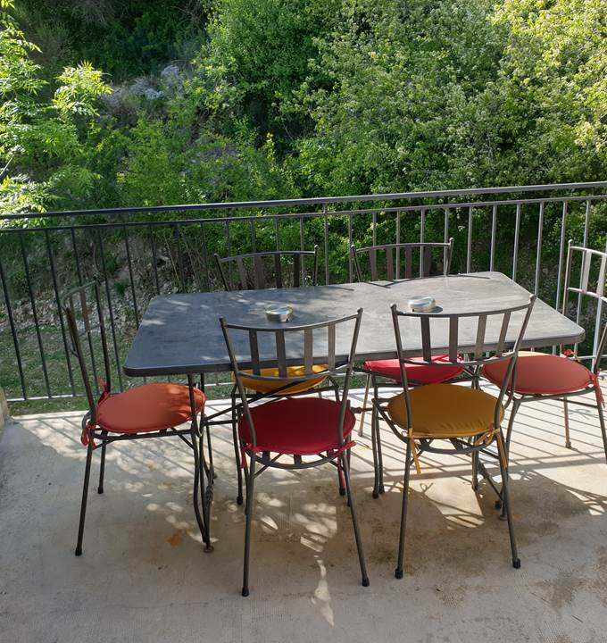 Terrasse gîte les 3 petits cochons