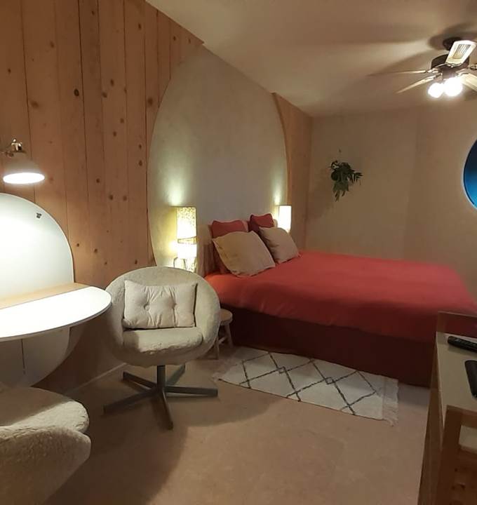 3 CHAMBRE 2 ETAGE TV
