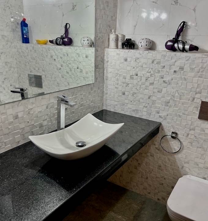 SALLE DE BAIN WC LAVABO PRICIPALE