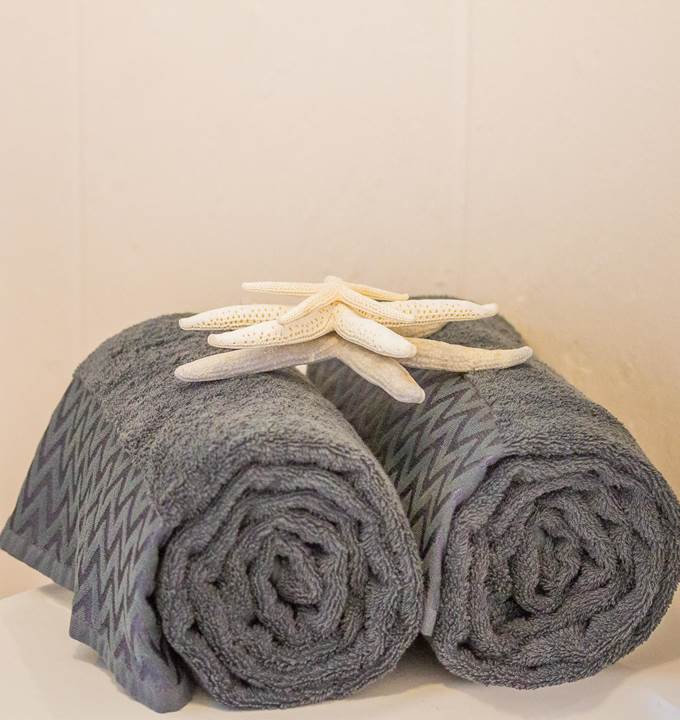 Draps, essuie de bains et plage fournis